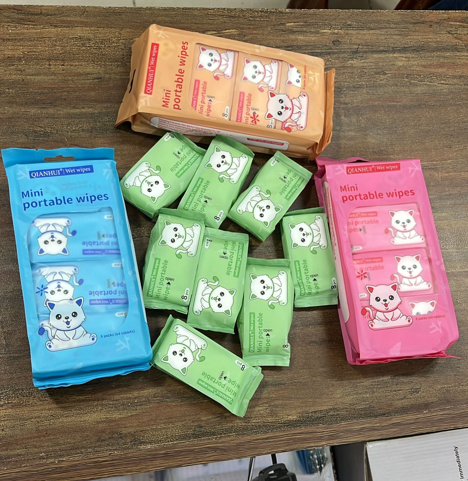 8 pcs pack, Mini Wet Wipes For Skin With Vitamin E, Travel, Daily Use, Office/School Use, Suitable For All Skin Types - Image 2